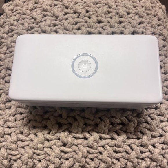 Bella Lash UV Light Sterilizer - Picture 3 of 4